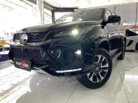 TOYOTA HILUX SW4 2.8 D-4D TURBO DIESEL SRX PLATINUM 7L 4X4 AUTOMÁTICO